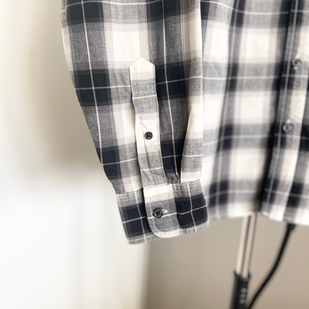 🖤 Old Navy Regular Fit Built In Flex Plaid Everyday Shirt M - Picture 3 of 8